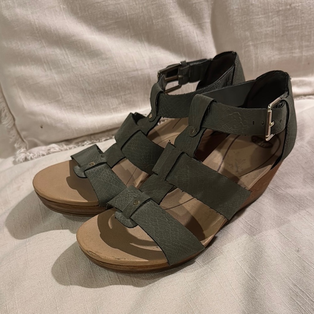 Women's Dr. Scholls Wedge Sandals in Green - Picture 2 of 5